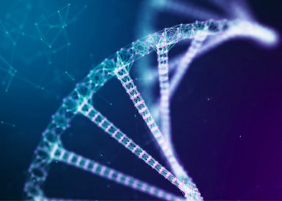 Una ilustración digital de una estructura de doble hélice de ADN con hebras brillantes de color azul y morado sobre un fondo oscuro, similar a las imágenes detalladas que se ven en el Boletín Médico EuroEspes Health, con patrones geométricos y efectos de luz.